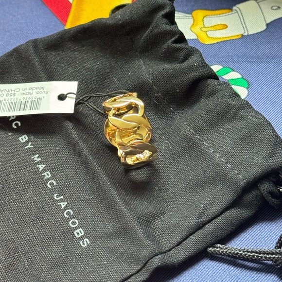 New Marc by Marc Jacobs Gold Tone Chain Turn Lock Ring - Picture 3 of 3
